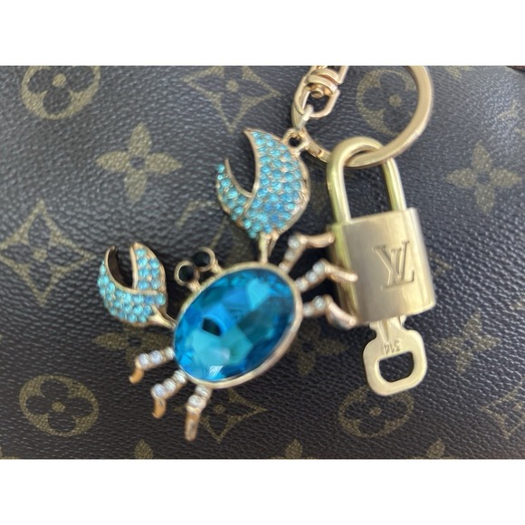 100% Auth Louis Vuitton Lock & Key with unbranded Bagcharm, Keycharm, Keychain - Picture 1 of 4